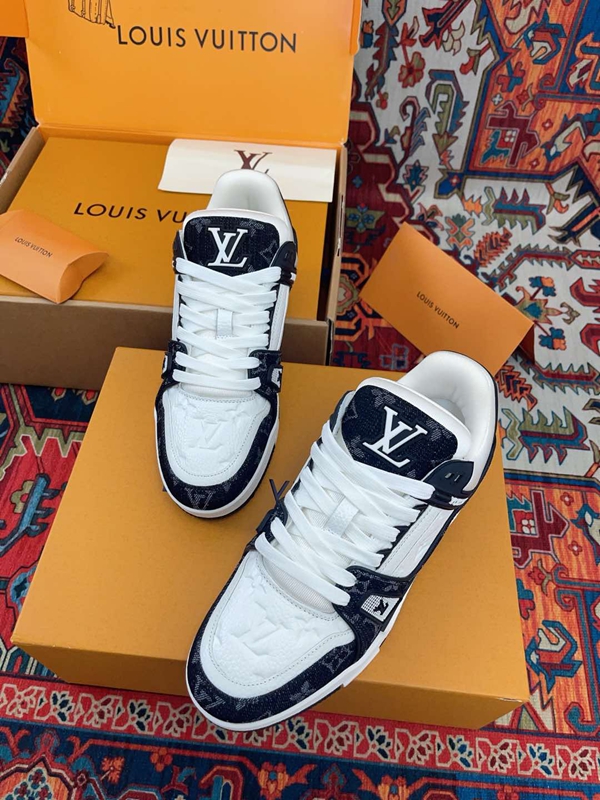 ルイヴィトン靴背面デザイン